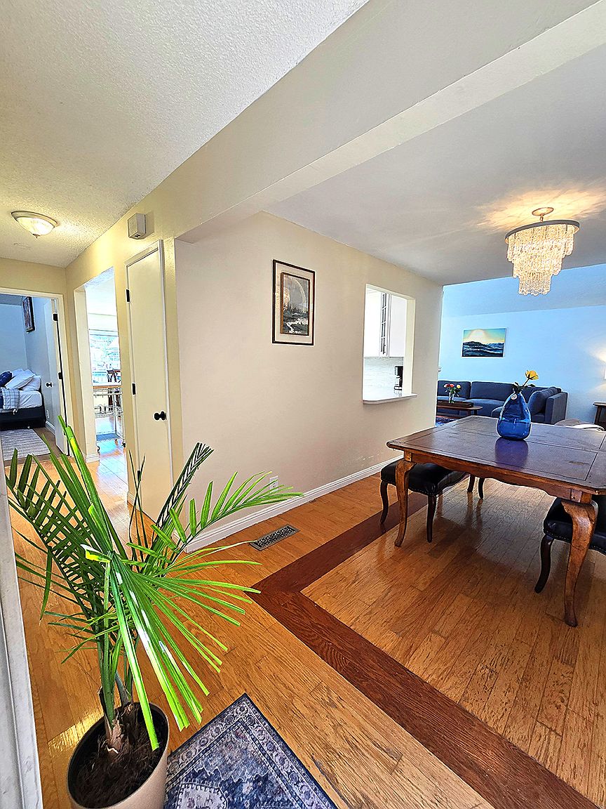 1216 Marina Cir photo 4