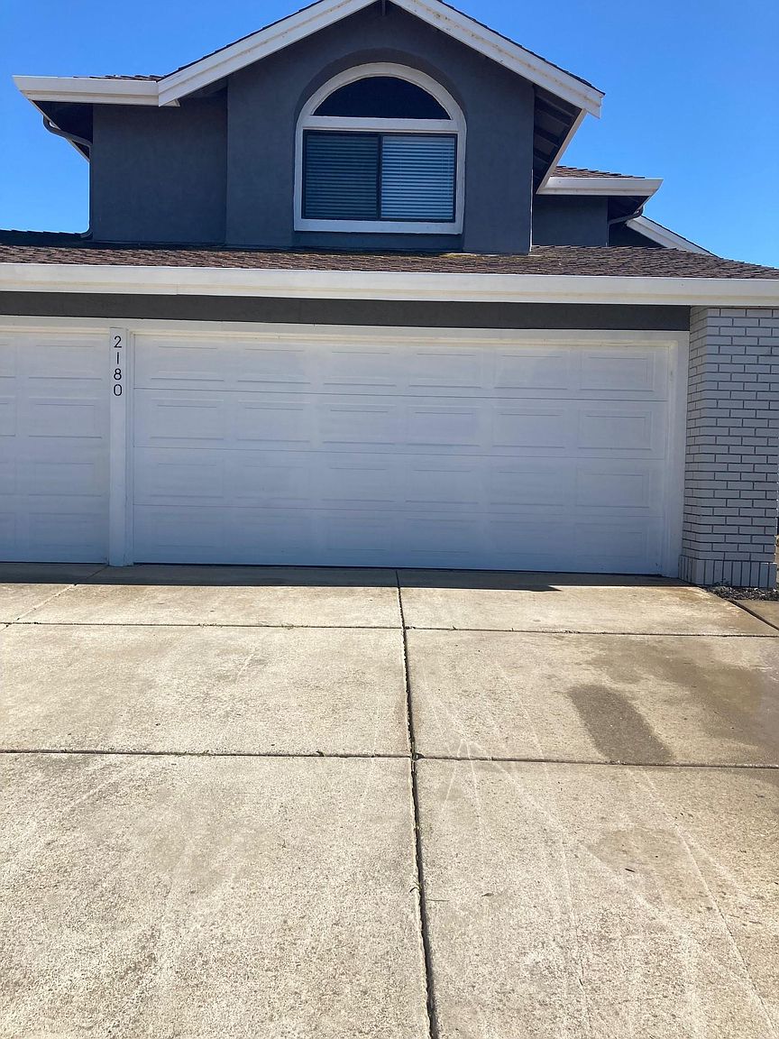 2180 Breaker Ct photo 3