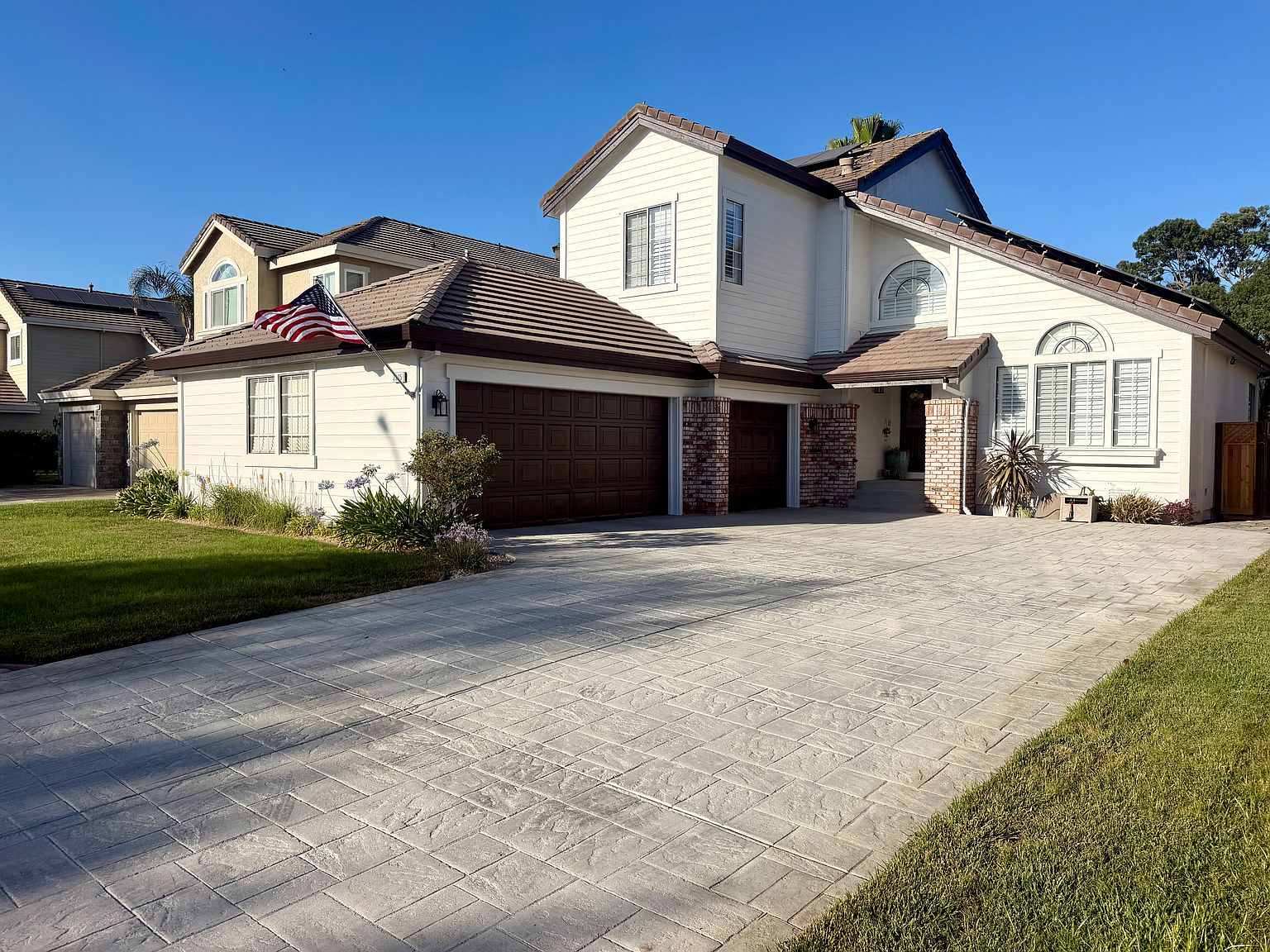 2205 Prestwick Dr photo 3