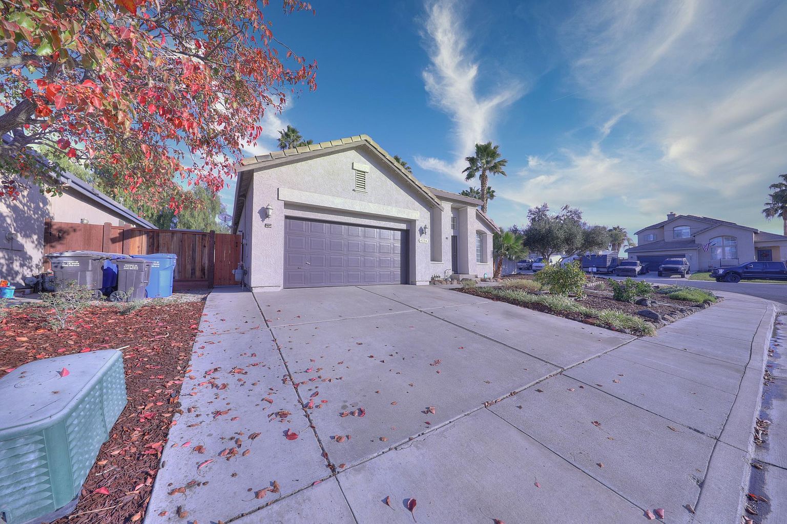 4724 Cove Ln photo 2