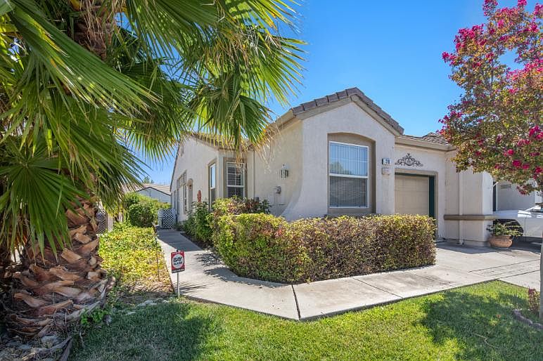 310 Upton Pyne Dr photo 4