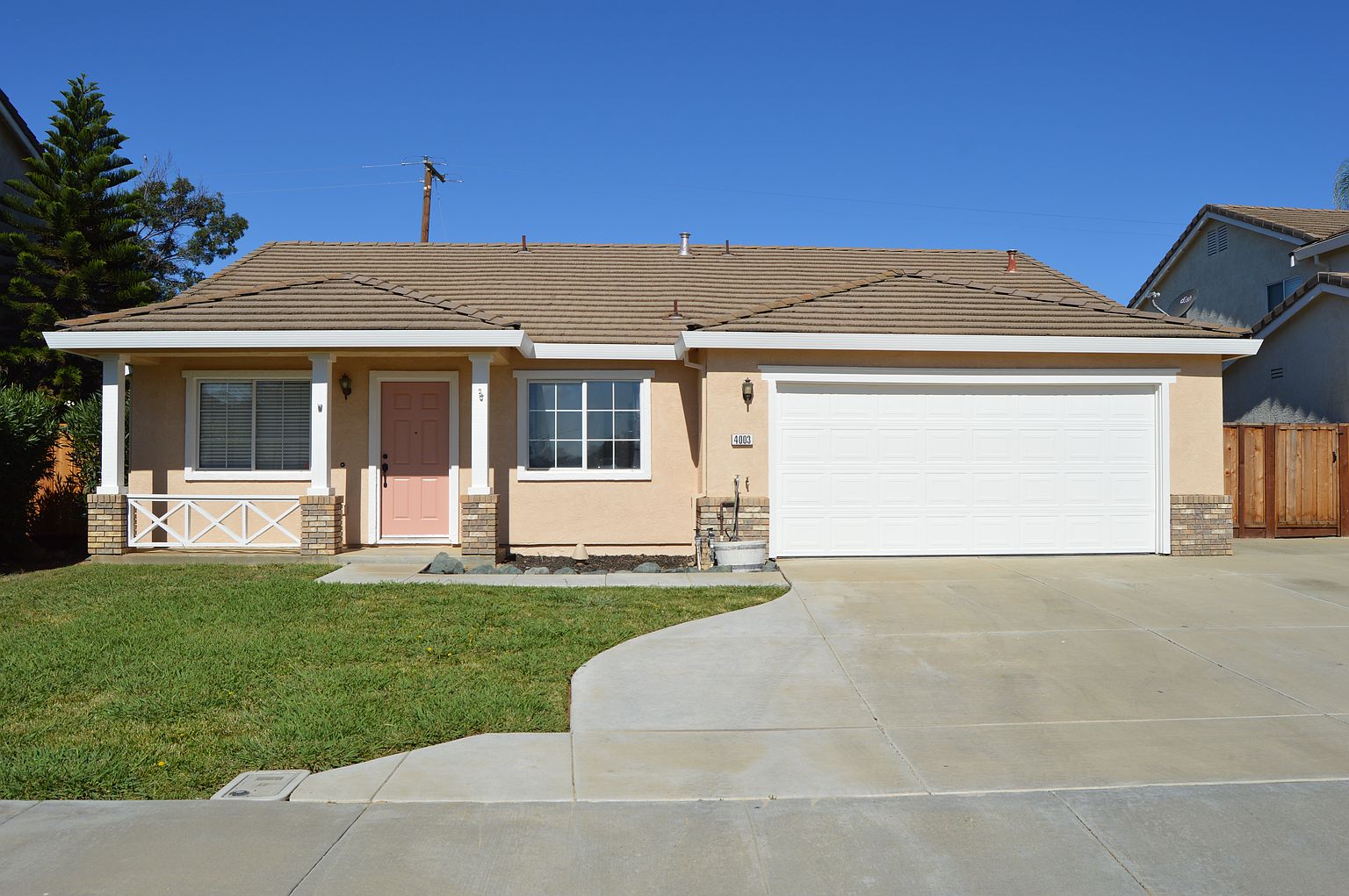 4003 N Coral Ct photo 2