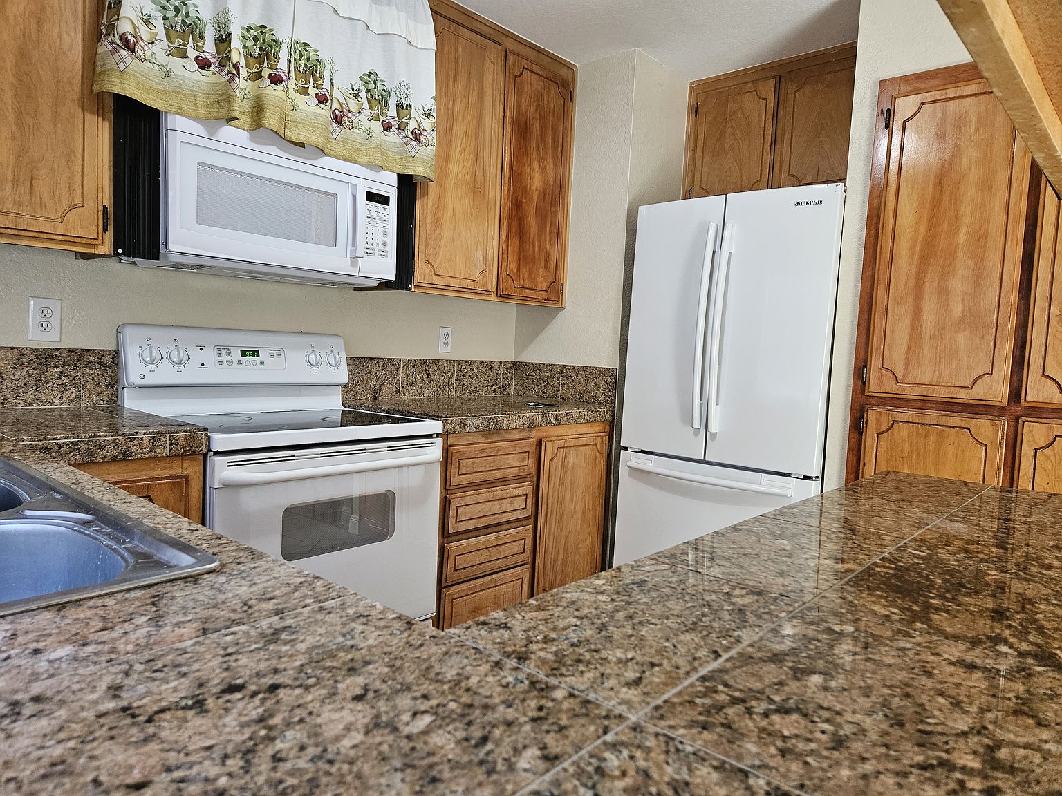 384 Grovewood Loop photo 4