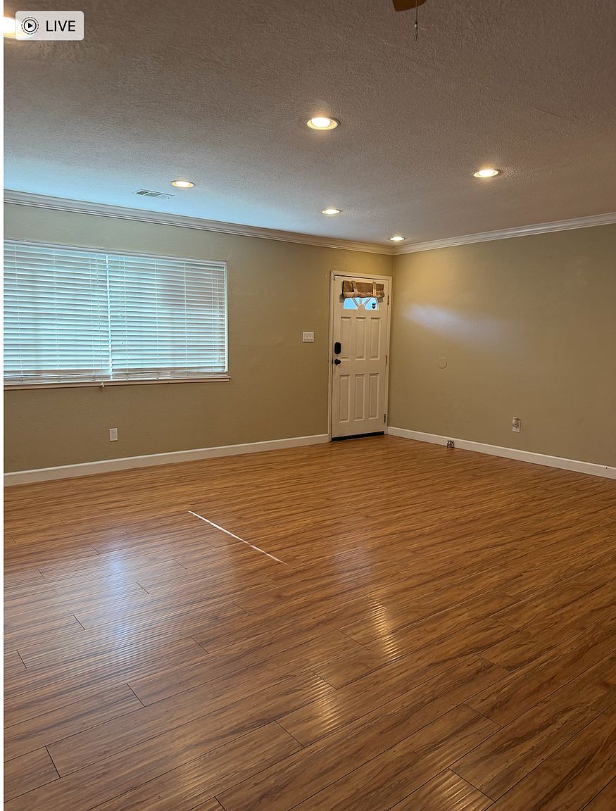 878 S Estates Dr photo 4