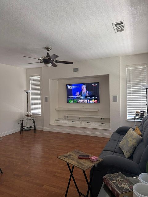 616 Summerwood Dr photo 2