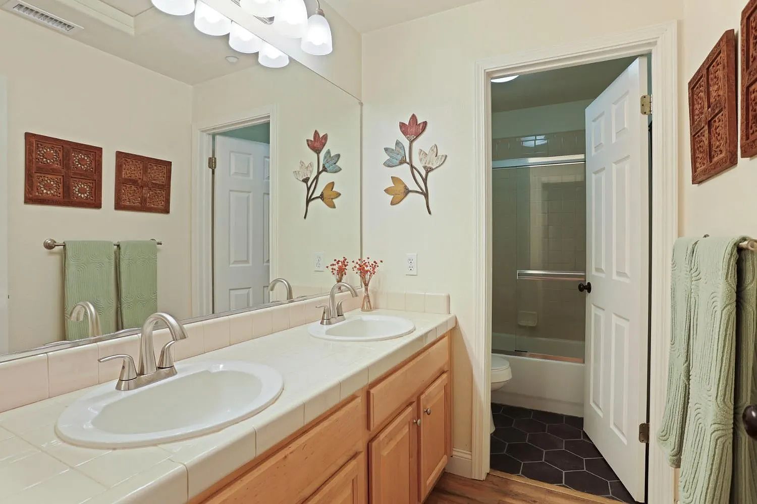 1214 Royal Ann Ct photo 2