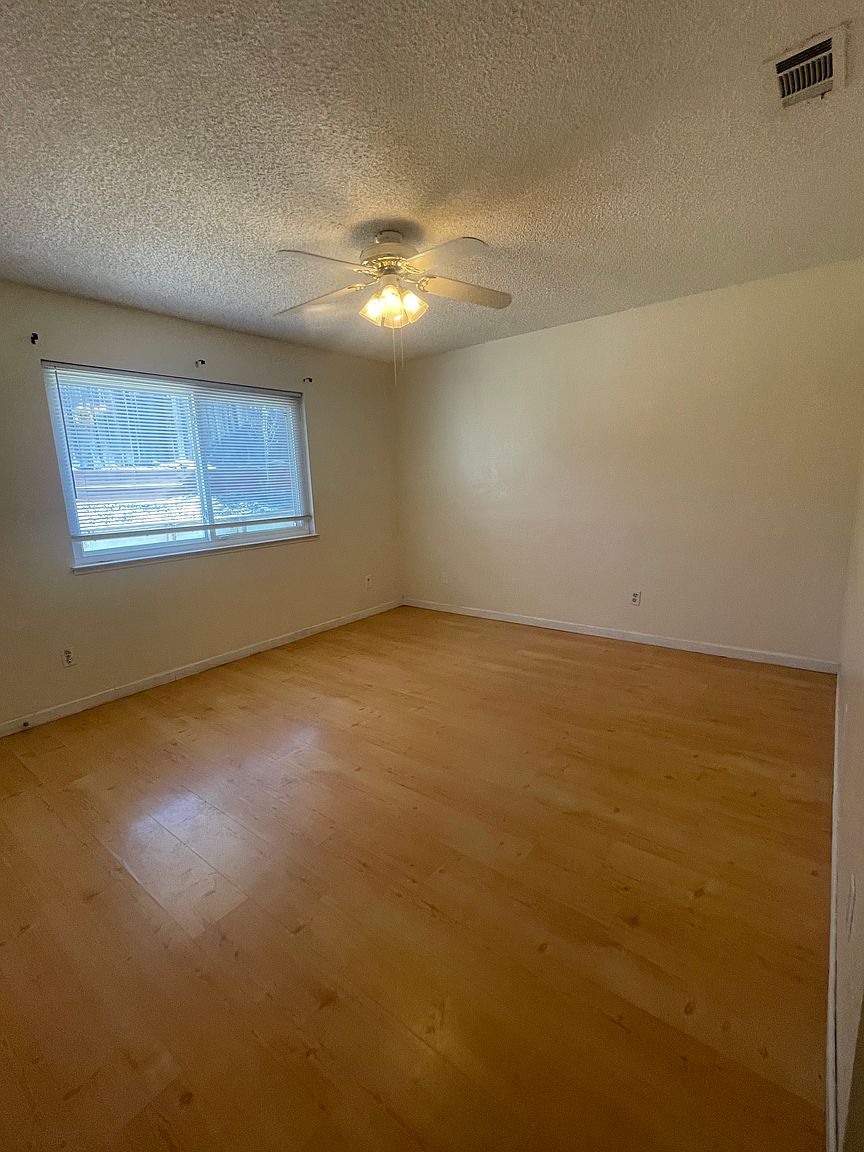 341 Lorenz Dr photo 5