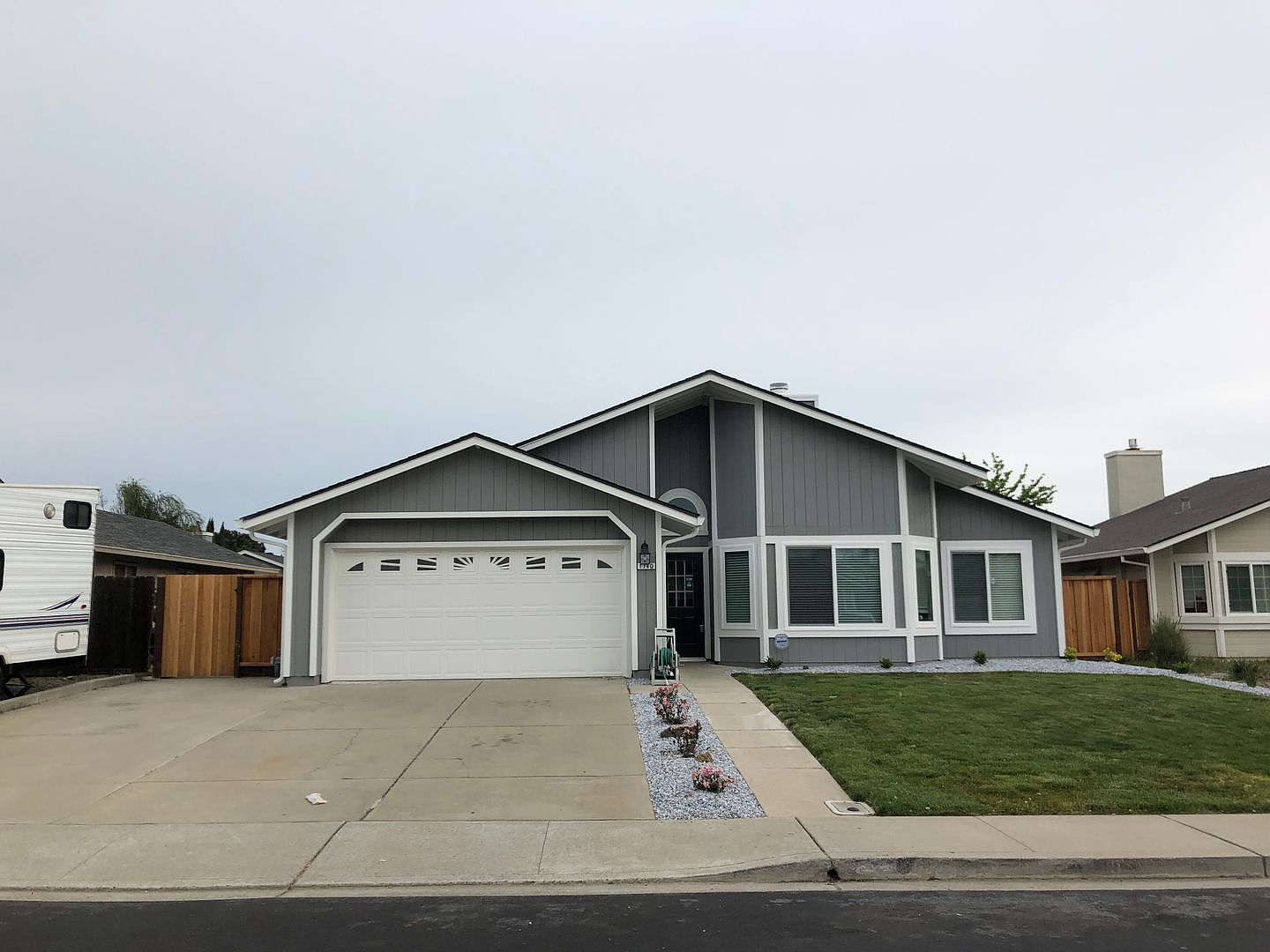 1740 Gateway Dr photo 2