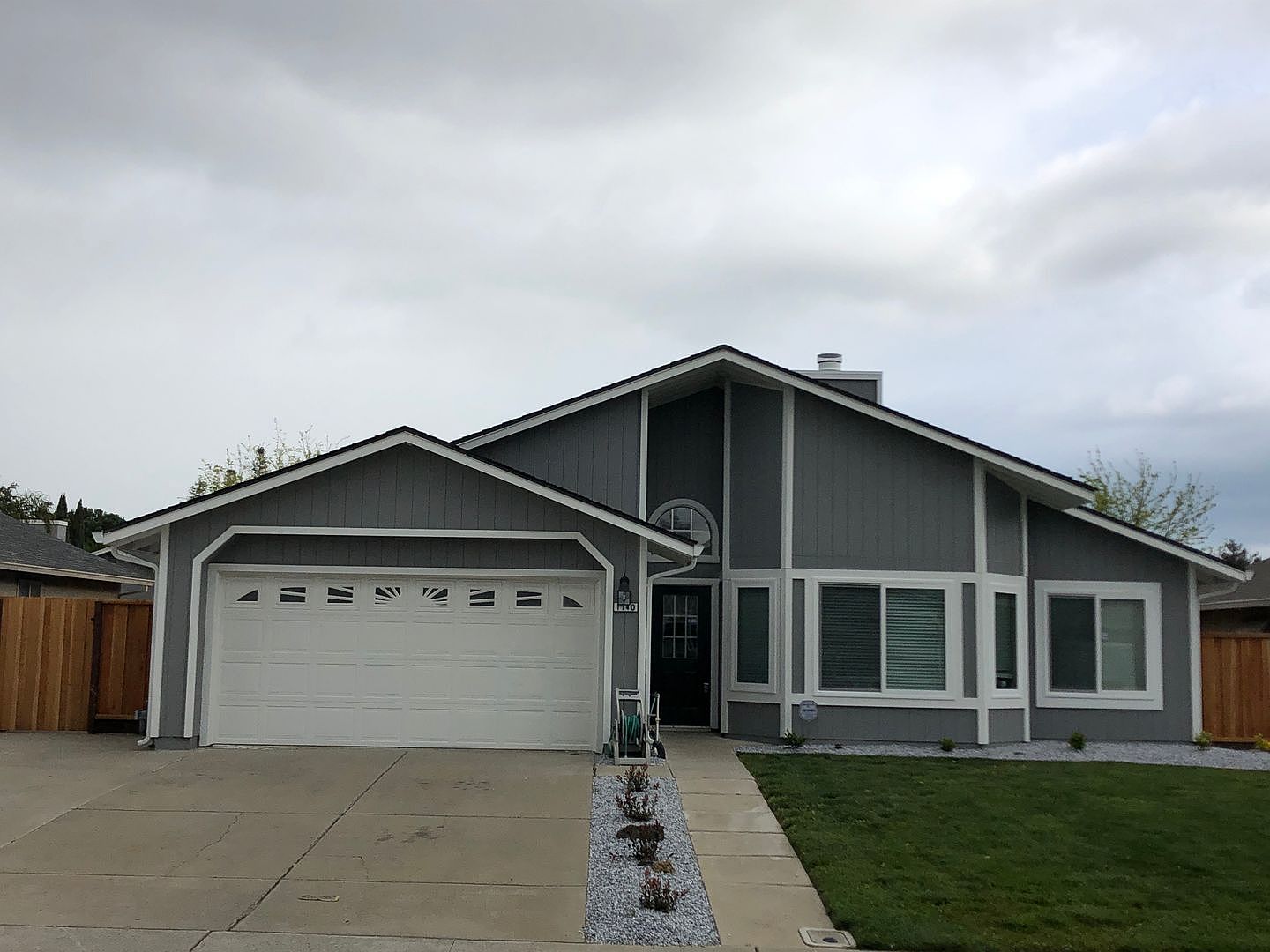 1740 Gateway Dr photo 5