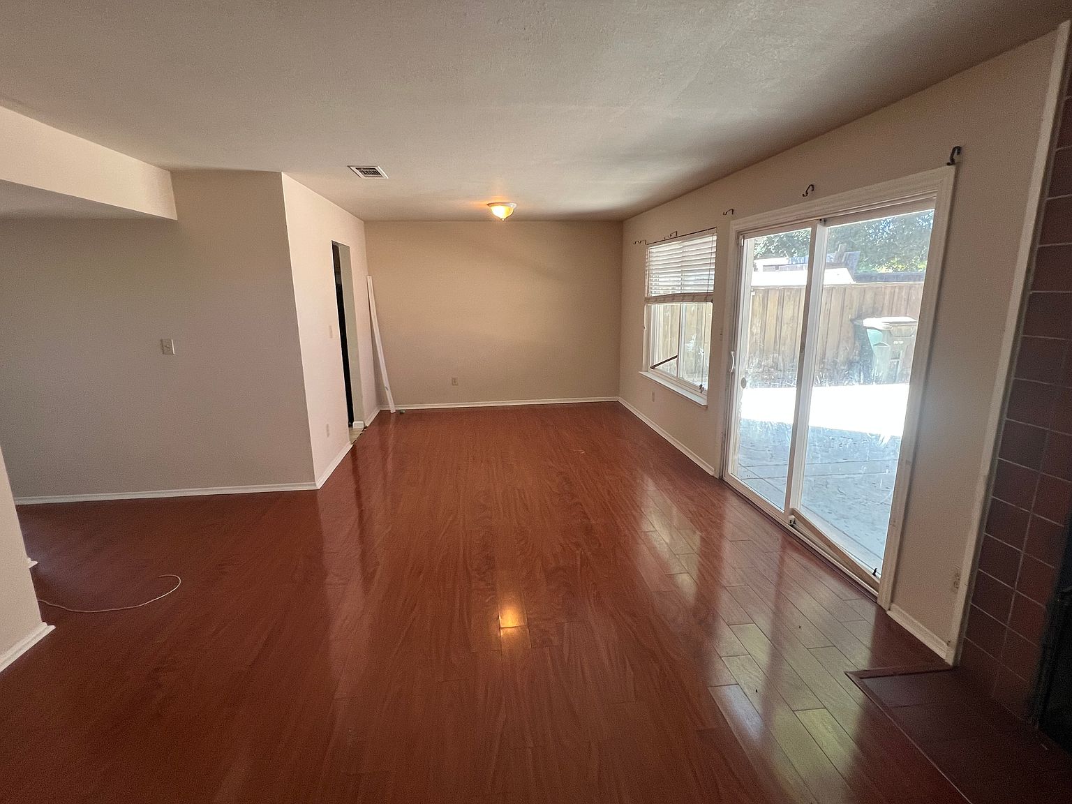 1627 Lipton St photo 4