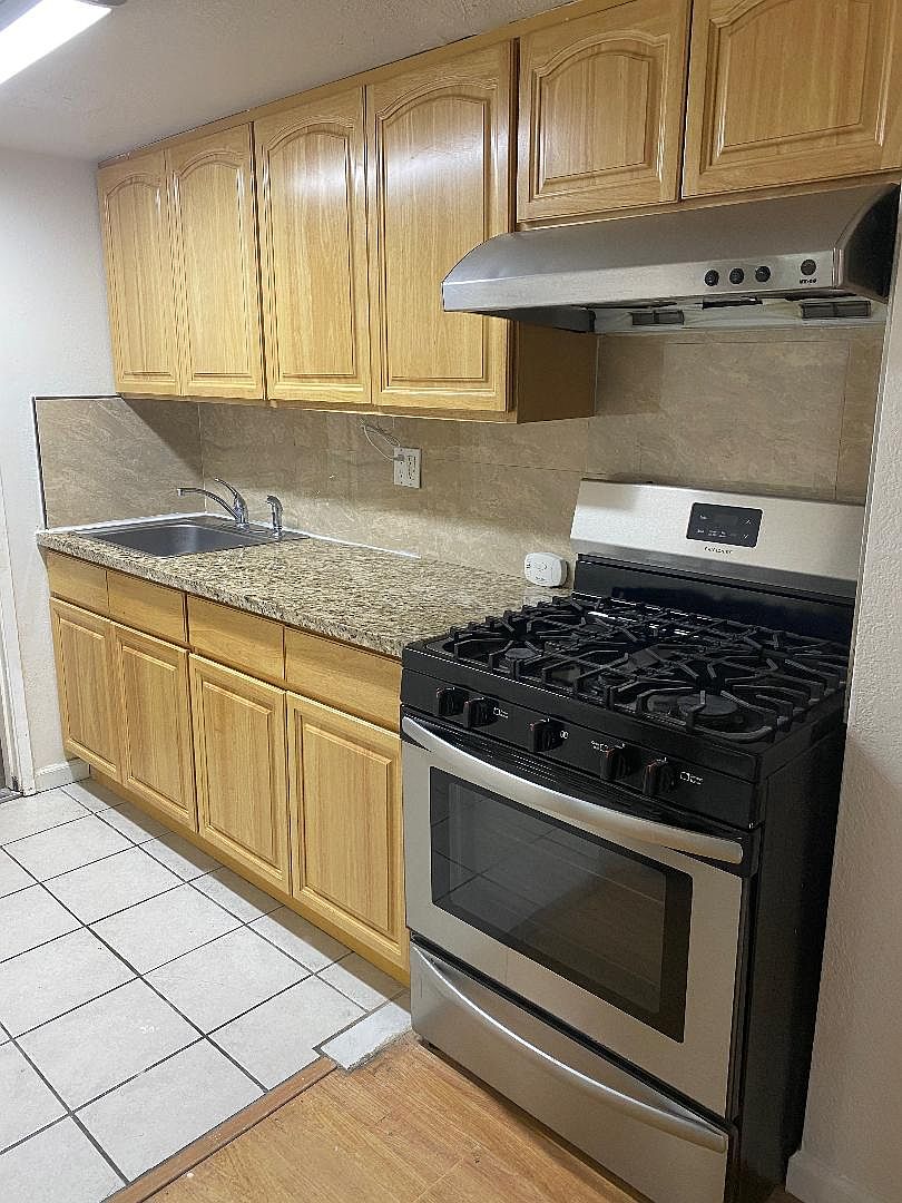 2847 Wildflower Dr photo 5