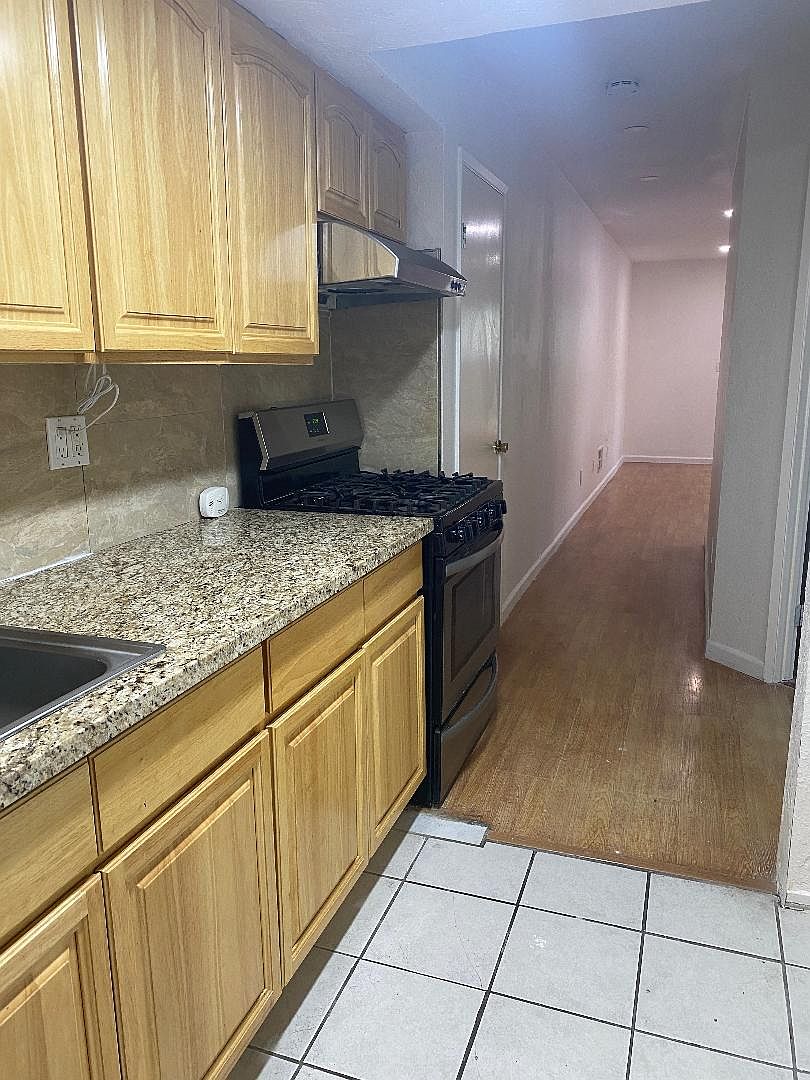 2847 Wildflower Dr photo 4