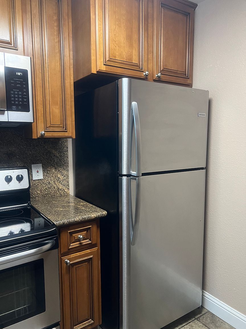 2824 Winding Ln photo 5