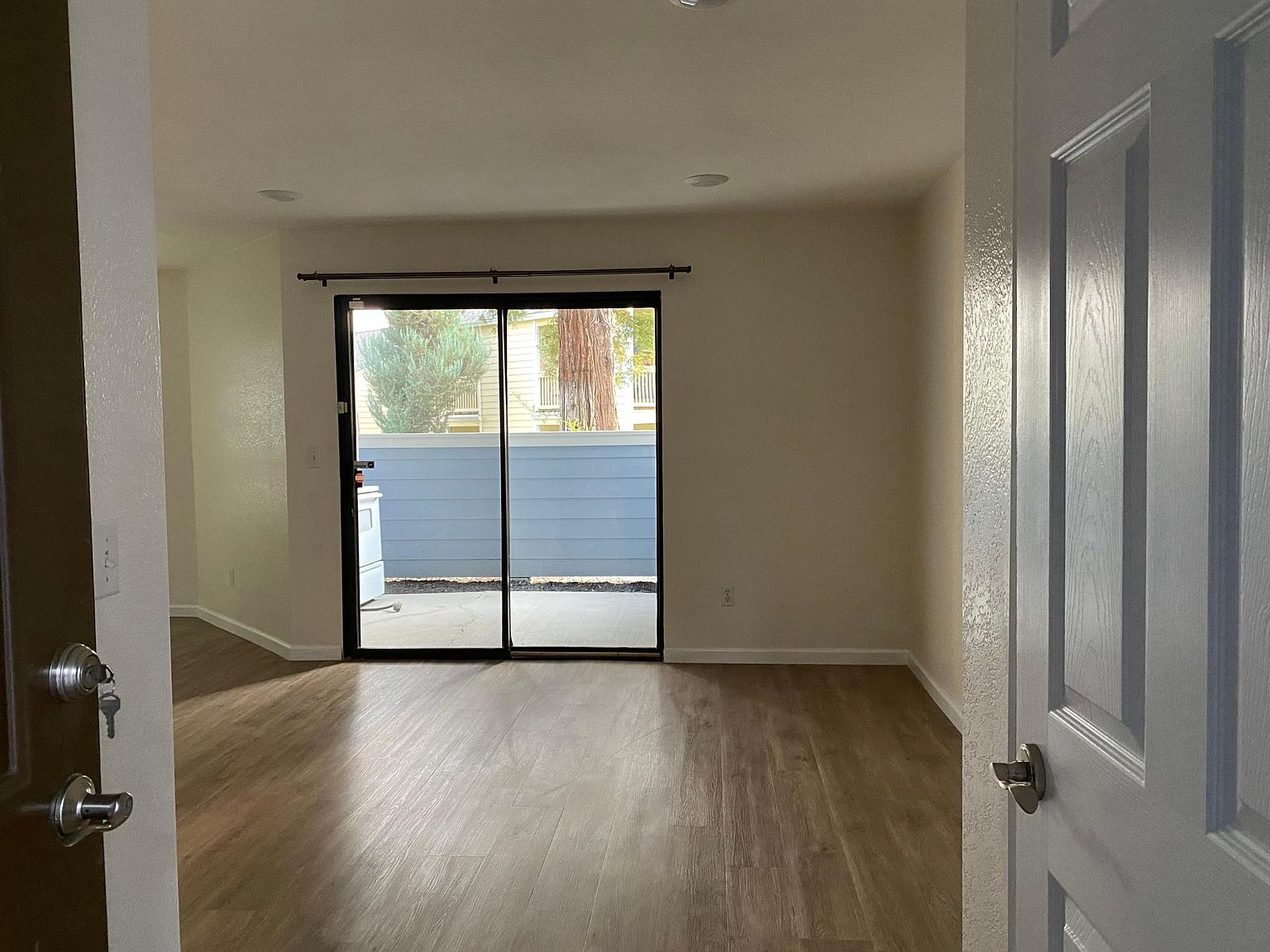 2710 Ivy Ln photo 2