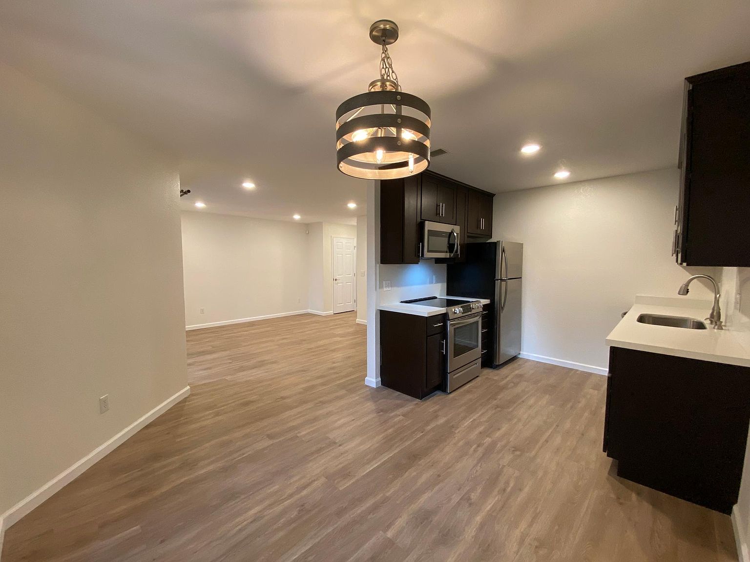2710 Ivy Ln photo 5