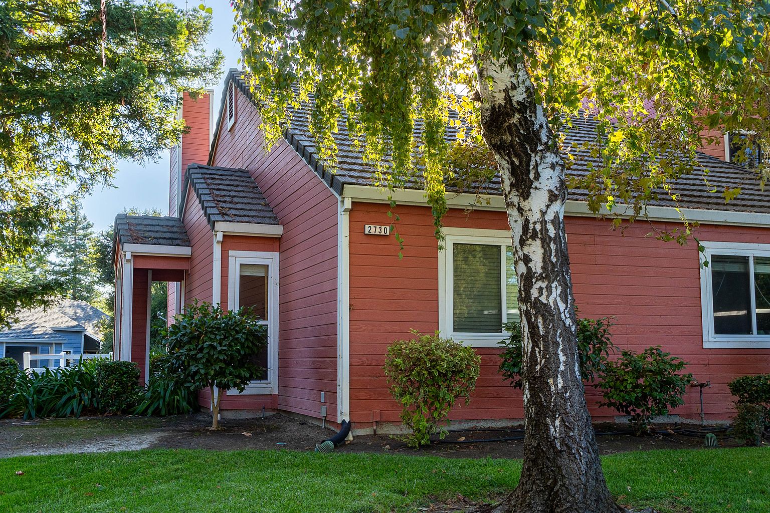 2730 Ivy Ln photo 3