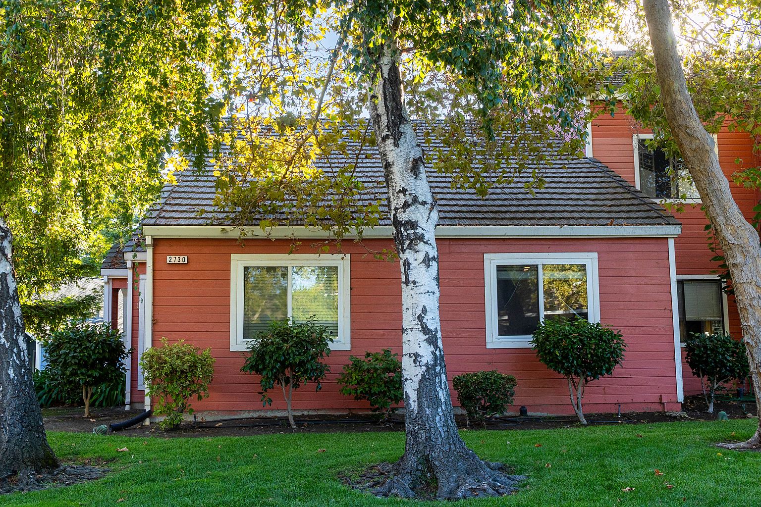 2730 Ivy Ln photo 2