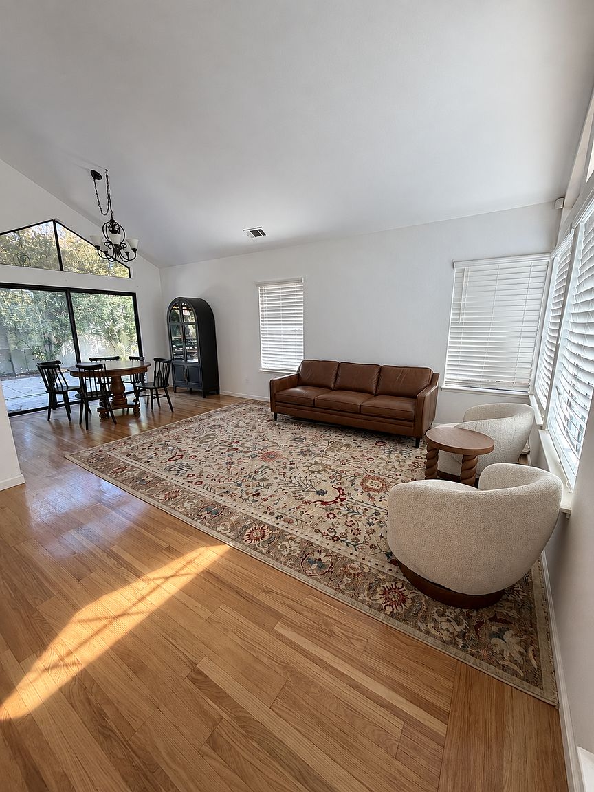 4957 Green Hills Cir photo 5