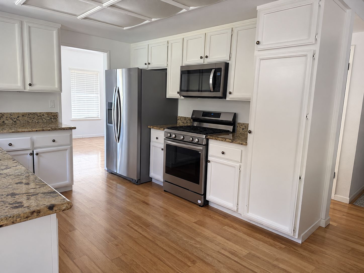 4957 Green Hills Cir photo 2