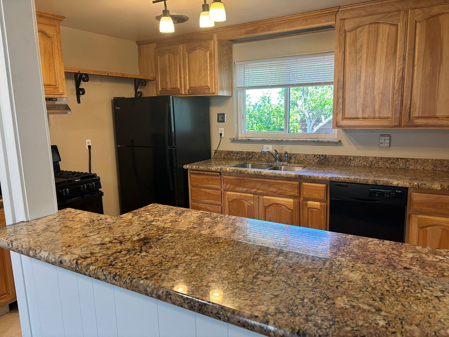 2739 Lincoln Ln photo 4