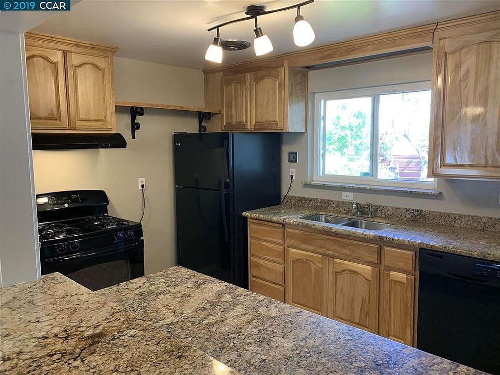 2739 Lincoln Ln photo 3