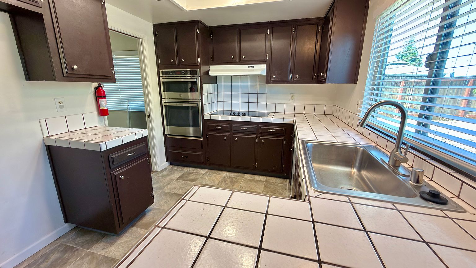 3421 Bluejay Dr photo 2