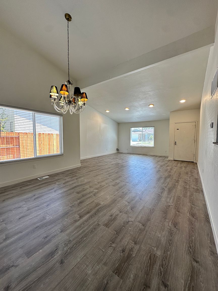 38 Doral Way photo 5