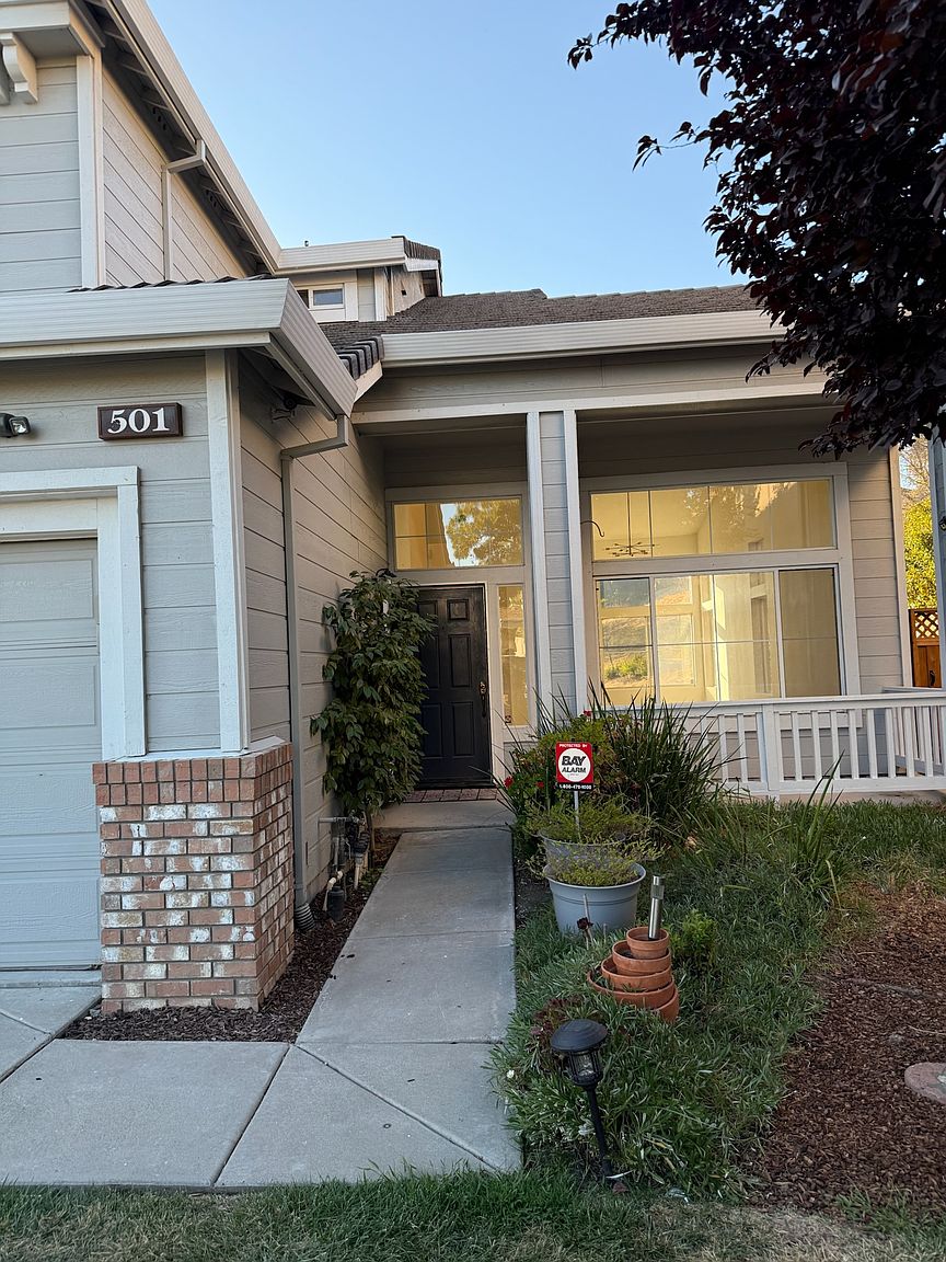 501 Black Oak Ct photo 2