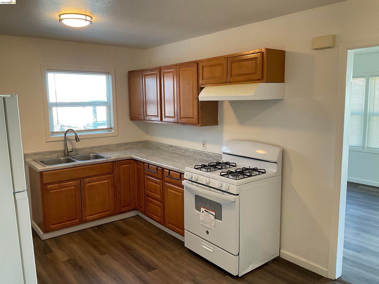 1118 Maple St photo 3