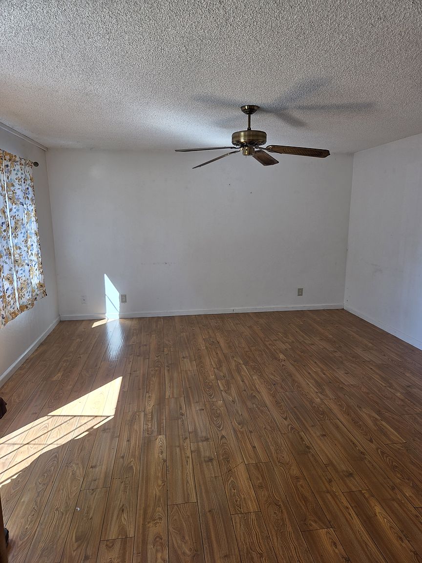 1300 Sycamore Dr photo 5