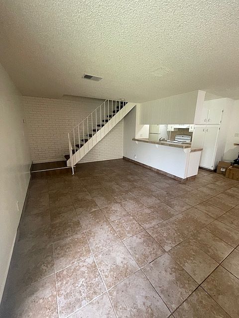 2408 Peppertree Ct photo 2
