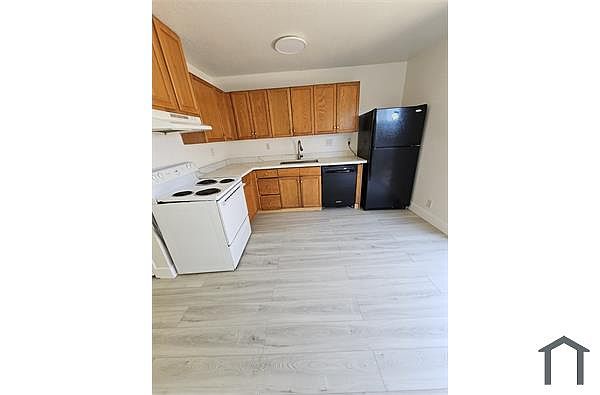 1512 Sycamore Dr photo 2
