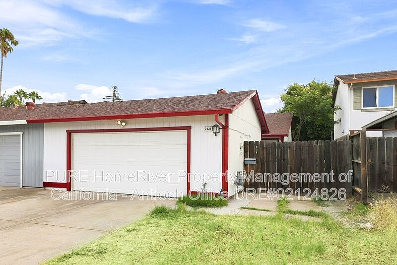 2121 Banyan Way photo 3