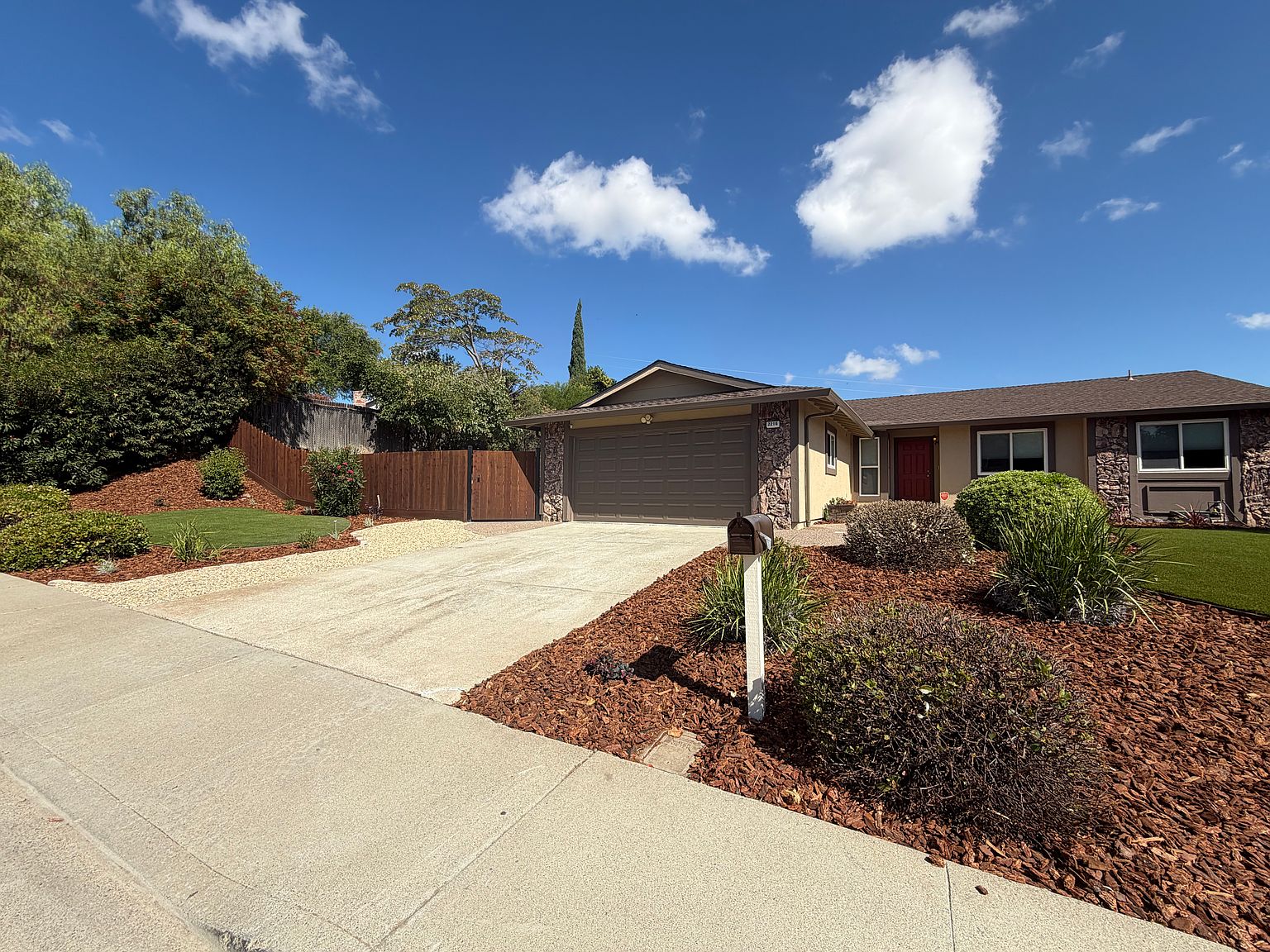 2216 Cordoba Way photo 2