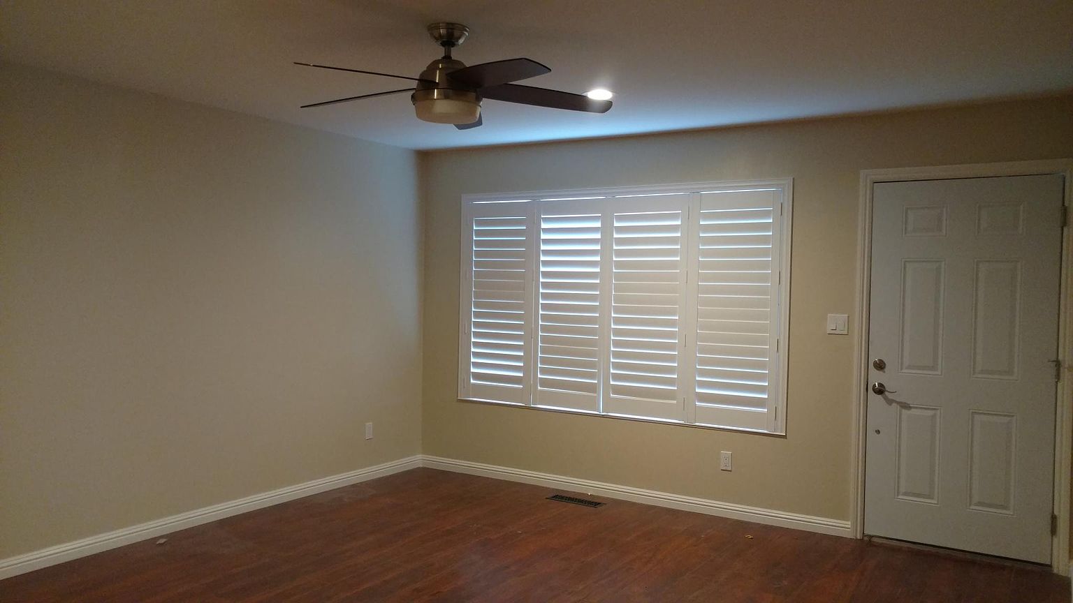 1120 Monterey Dr photo 2