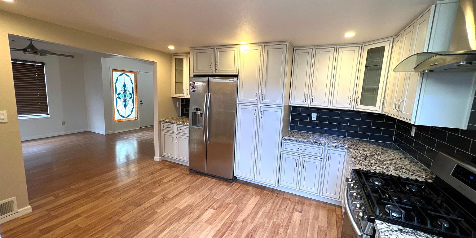 100 Edgewater Pl photo 4