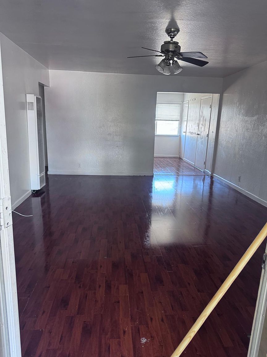 2122 Burton Ave photo 4