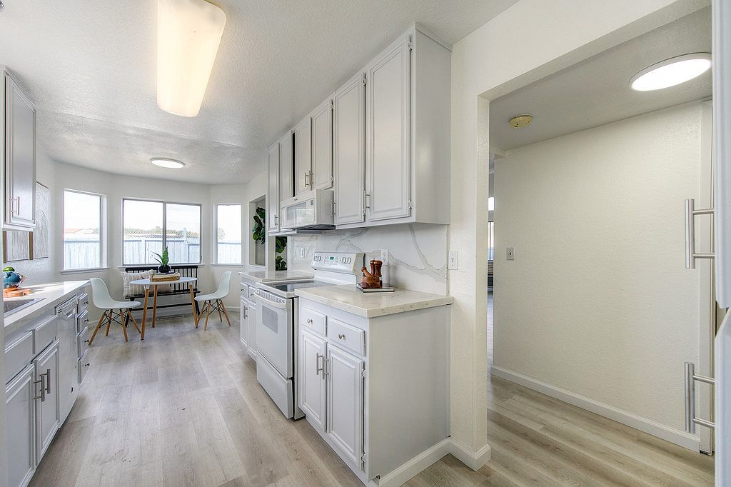 14 Fernwood Ct photo 5