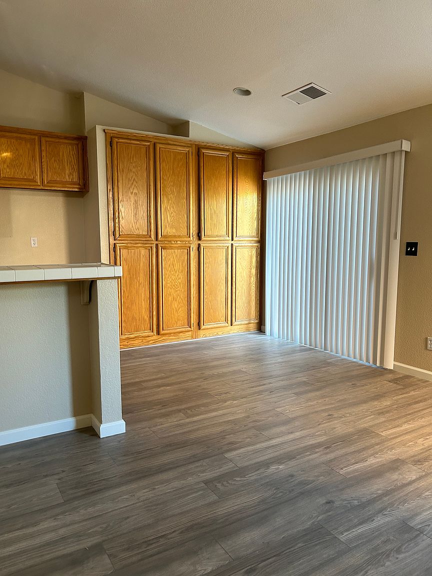 48 Gold Crest Ct photo 5