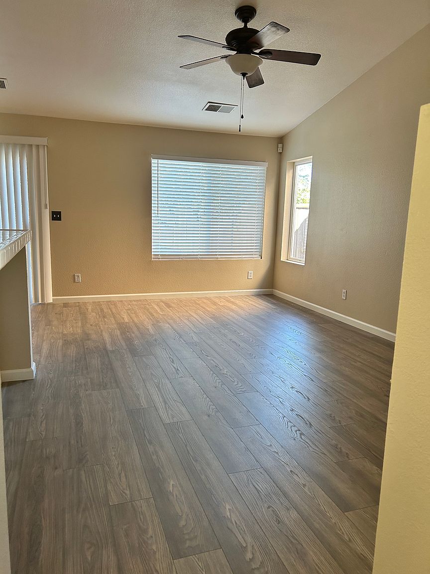 48 Gold Crest Ct photo 4