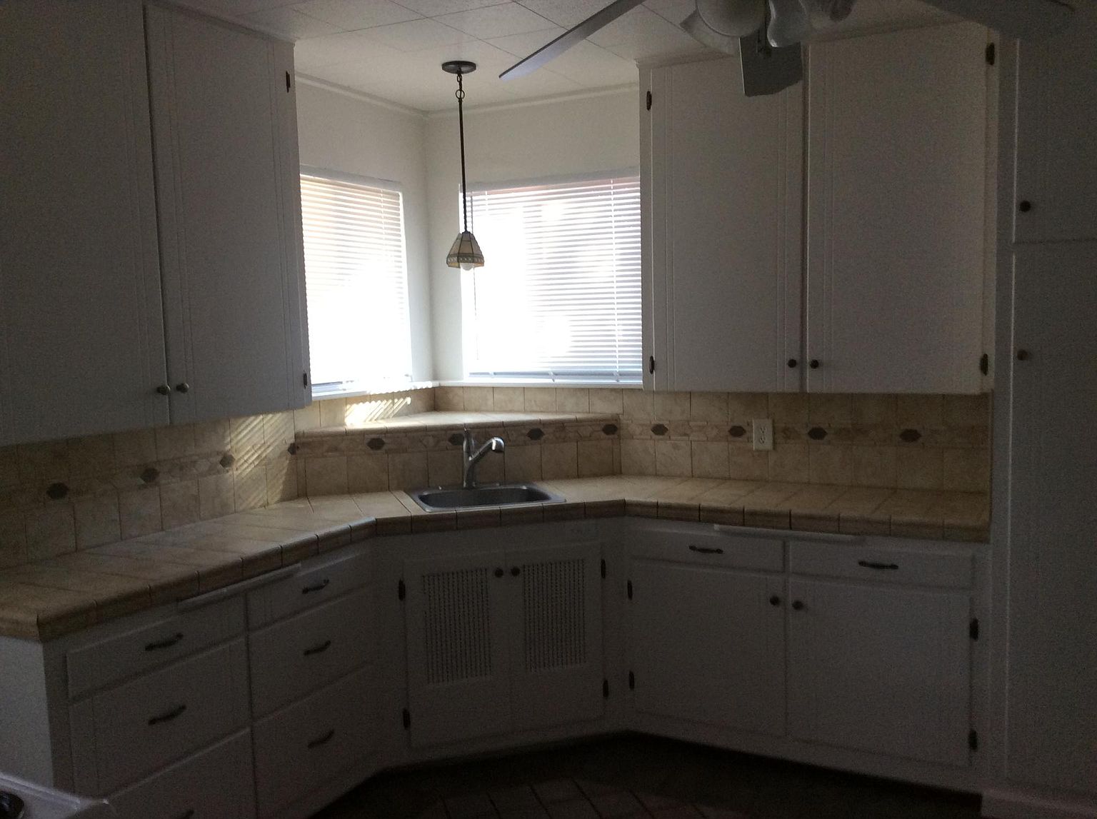 198 Marys Ave photo 3