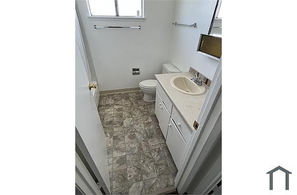 100 Clearland Dr photo 2