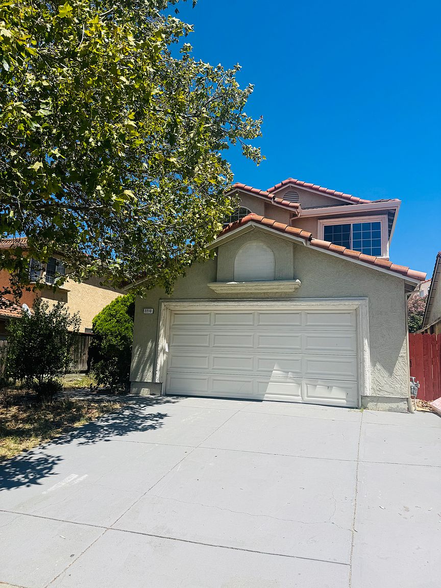 2210 Southwood Dr photo 3