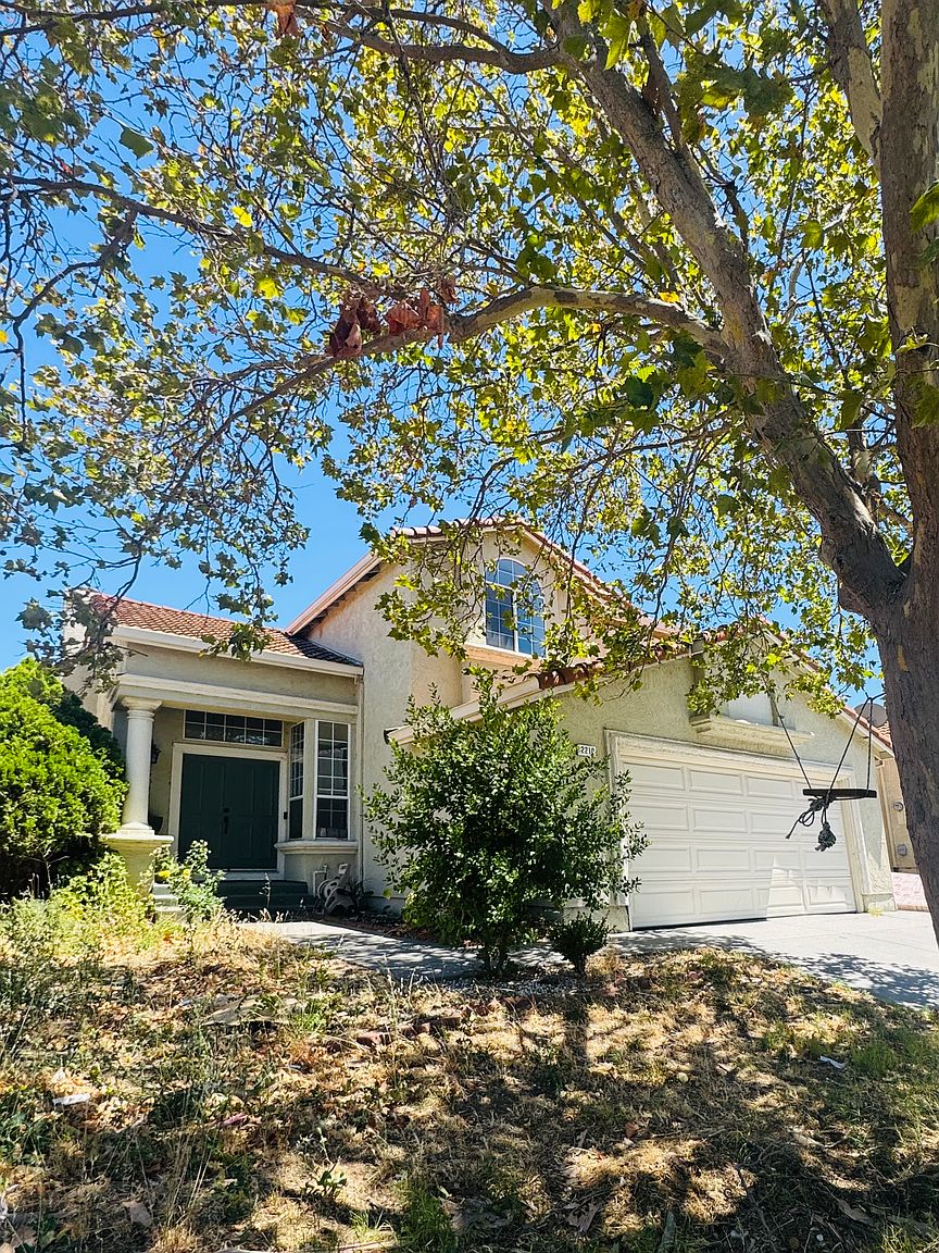 2210 Southwood Dr photo 2