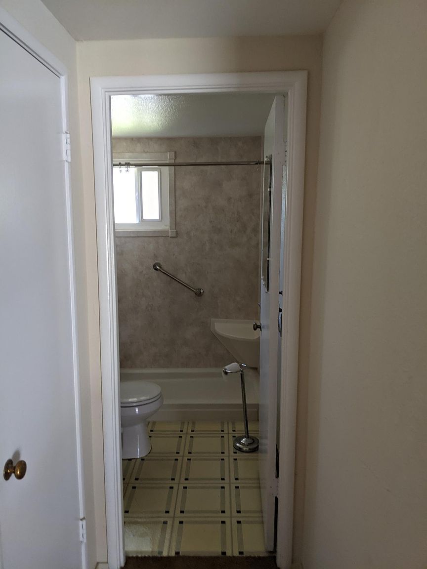 2272 Krueger Dr photo 4