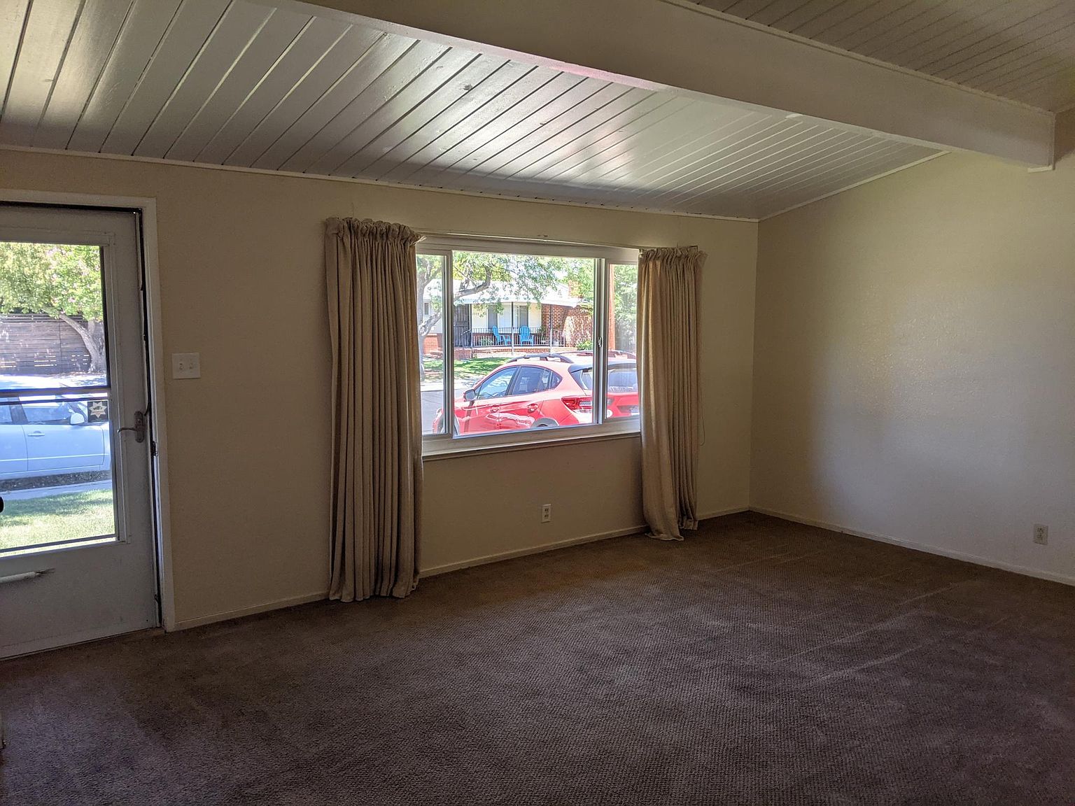 2272 Krueger Dr photo 3