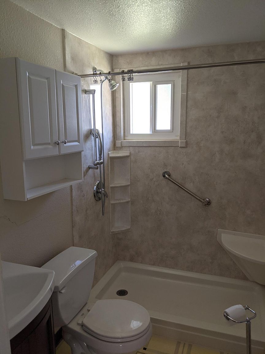 2272 Krueger Dr photo 5