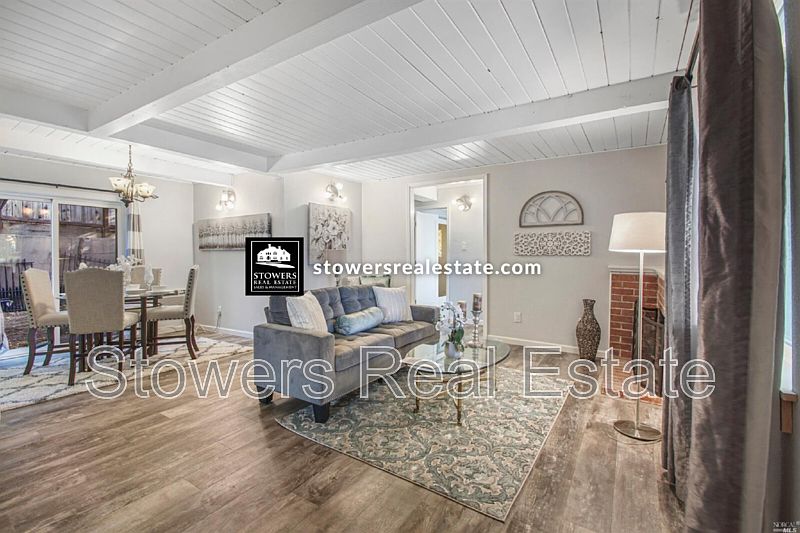 2073 Overhill Rd photo 5
