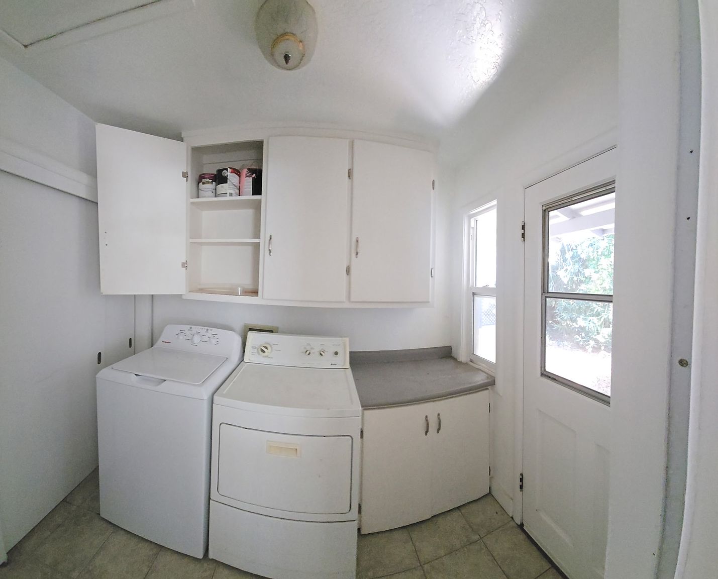 2090 Esperanza Dr photo 3