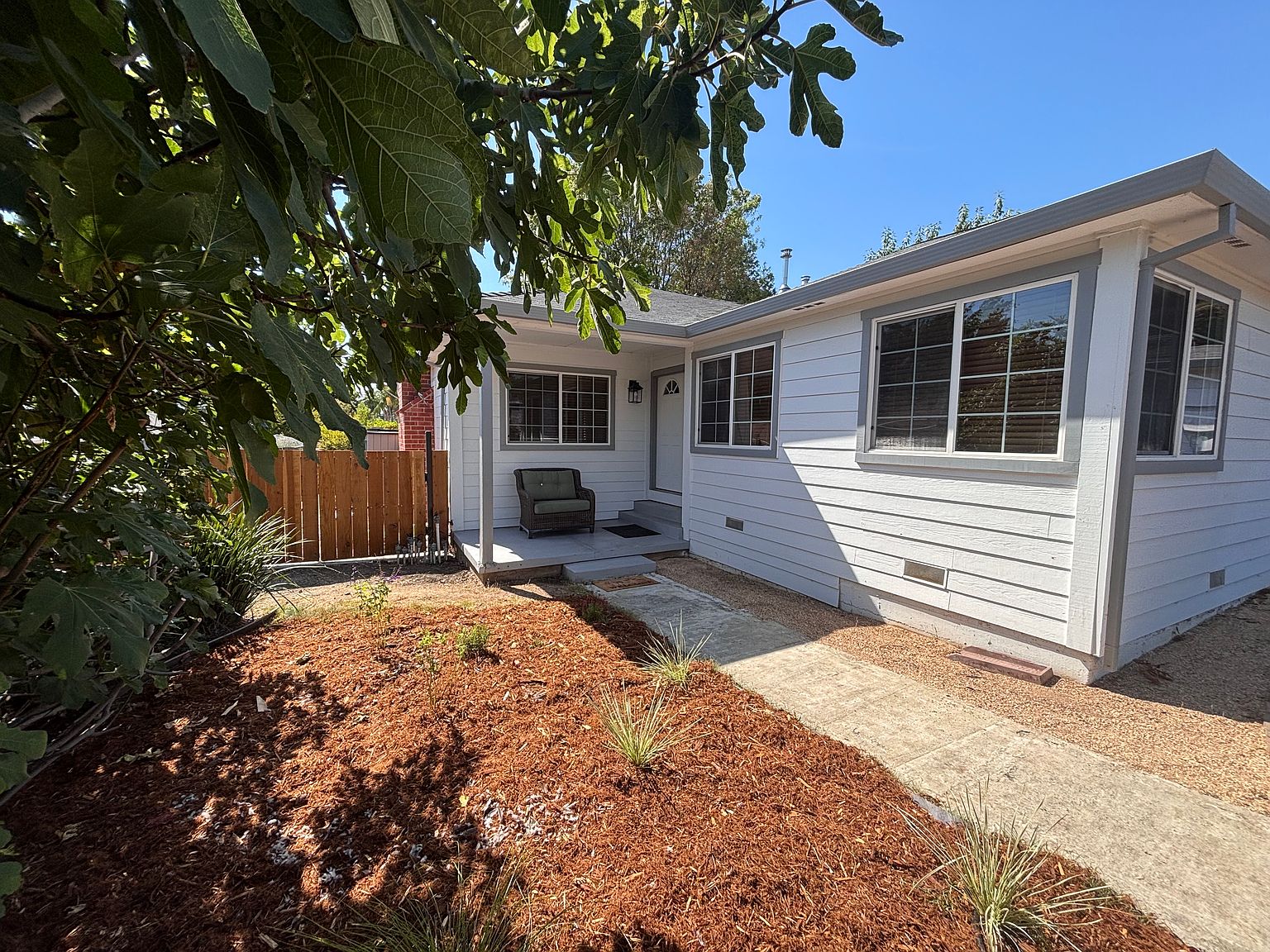 1637 Garnet Ln photo 3